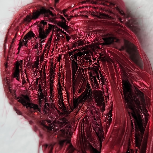 Feza ALP DAZZLE Handcrafted Red and Purple Yarn 2 Skeins - Picture 9 of 9